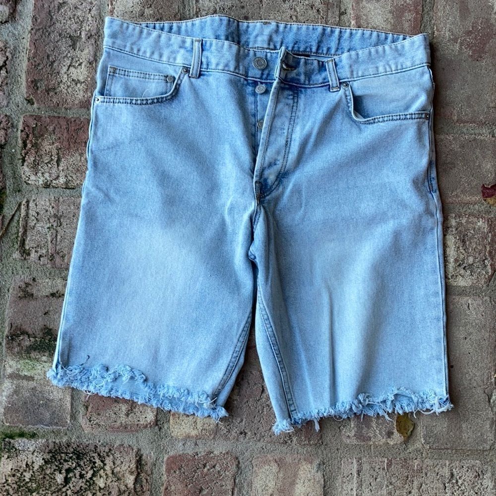 H&M Slim Fit Button Fly Jean Shorts size 34